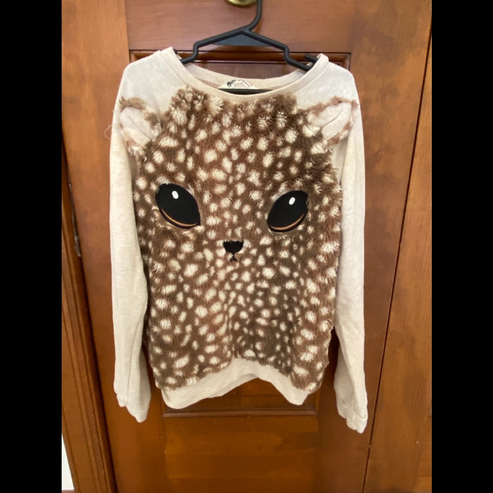 GUC.  H&M Fuzzy Deer Sweater.  US size 8-10 Years old.